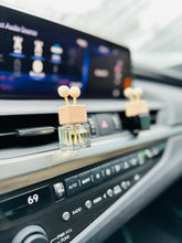 Load image into Gallery viewer, Luxury Car Clear Glass Diffuser with Reeds
