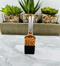 Load image into Gallery viewer, Luxury Hanging Car Diffuser - Black Glass/Copper Lid
