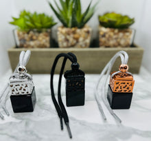 Load image into Gallery viewer, Luxury Hanging Car Diffuser - Black Glass/Silver Lid
